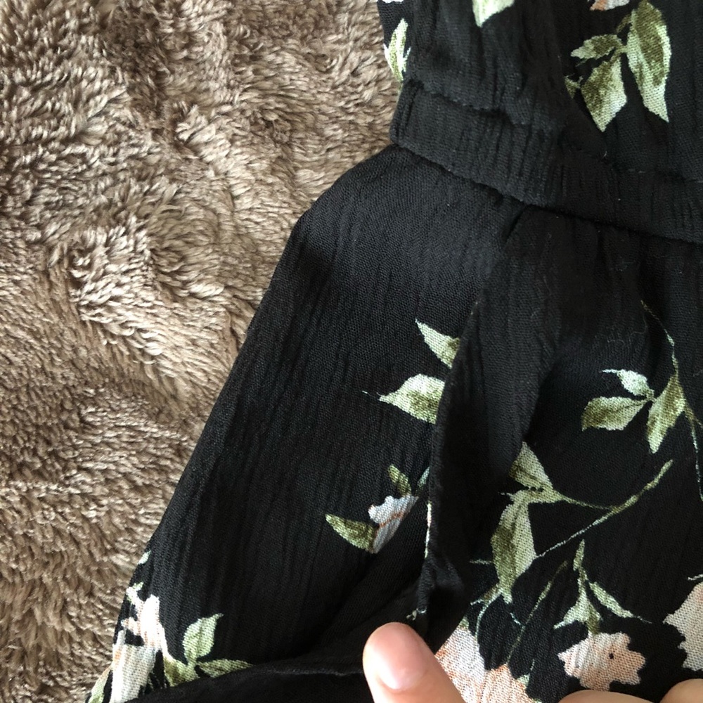 Forever 21 black floral romper - Picture 3 of 4